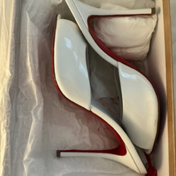 NIB Christian Louboutin Me Dolly 100MM Patent Leather Mules Retails $845 - Picture 5 of 7